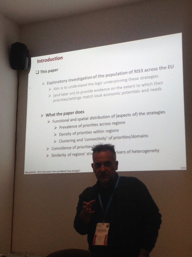 Enjoying & learning from very relevant #science4policy presentations by @Laura_Polverari from @eprc_eu & Vassilis Monastiriotis from @LSEEI 
on #smartspecialisation design, implementation and prioritisation challenges at #RSASdC @regstud @RSAEurope @RegionsZine