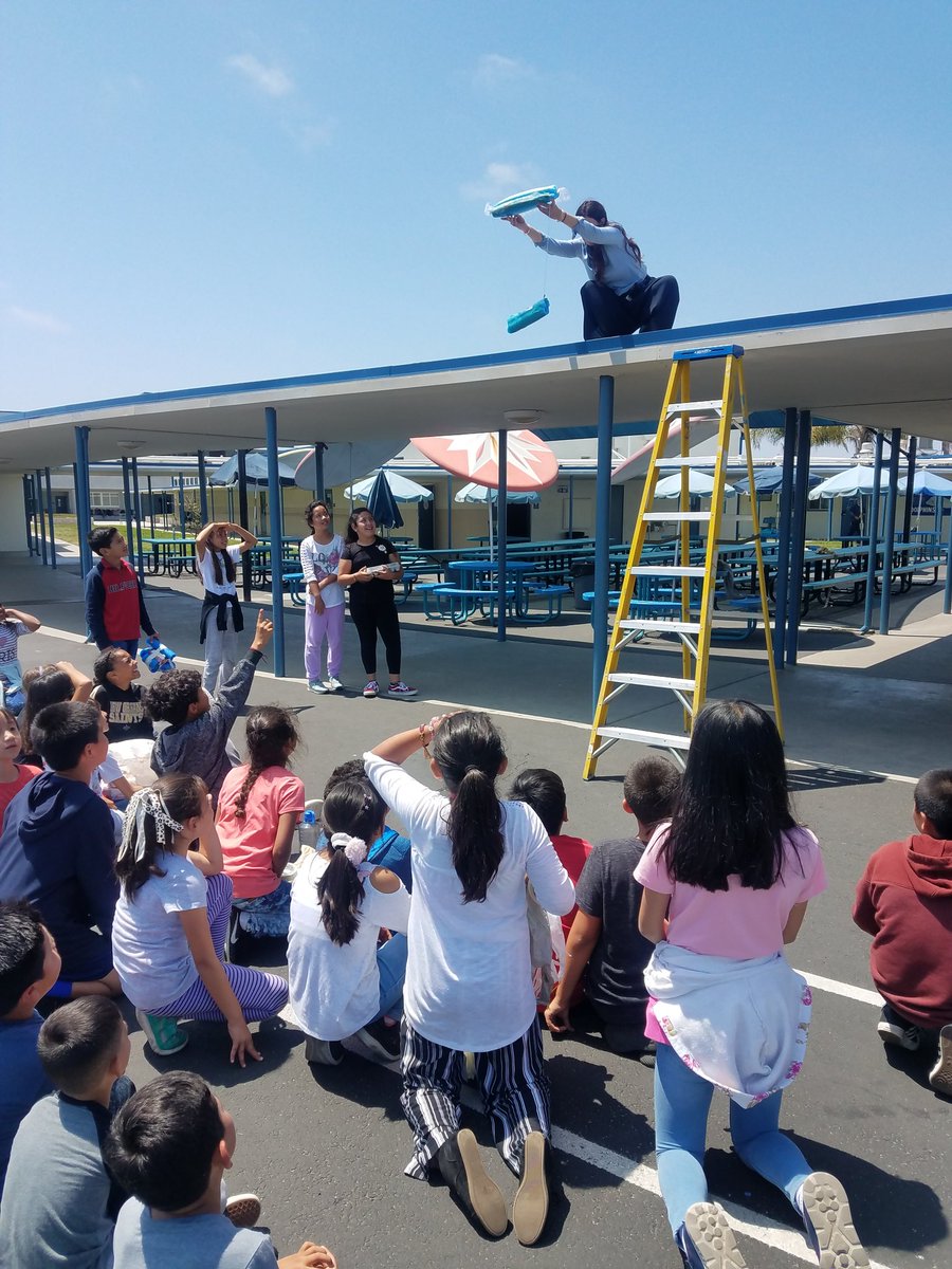 MsSchmitz_LESD's tweet photo. Will the egg break? 🥚 #stem #eggdrop #4thgrade #4thgradestem @LESDSchools @andersonLESD https://t.co/ydKG2wAM7N