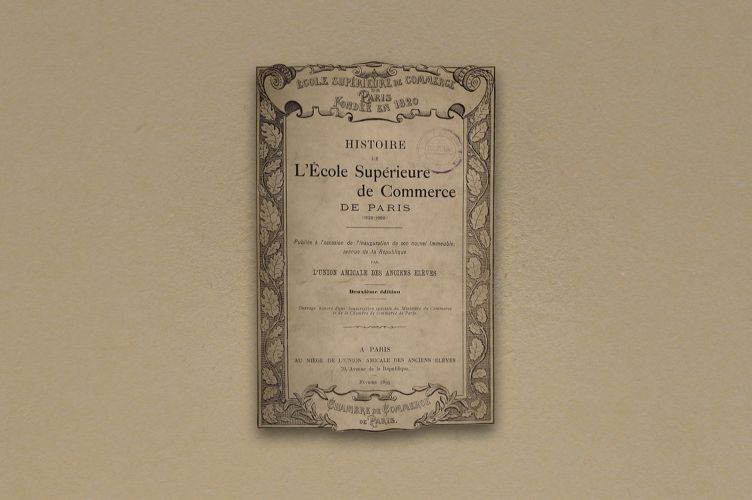 ESCP_bs's tweet photo. It's thursday! Time for the story! 📖⭐
Que serait une école sans ses anciens élèves ? Il est temps de parler de l'Association des étudiants d'ESCP Europe
https://t.co/sA3uLp7Sc1
#HistoryThursday #Bicentenary #FirstIntoTheFuture #ManagementEducation https://t.co/it4J48POWO