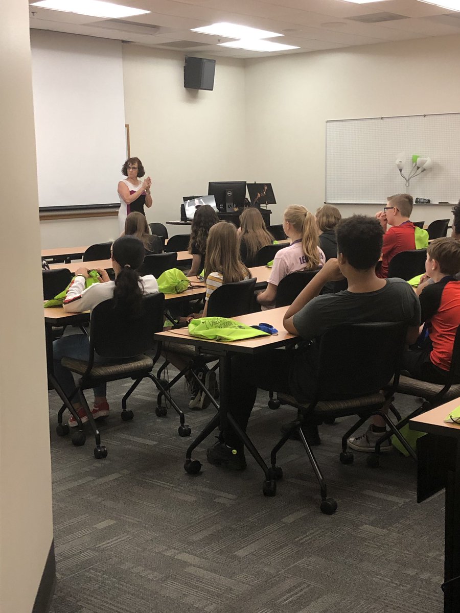 OnTrackWC's tweet photo. 7th graders hearing about photography from Monica Wertman #careerexploration https://t.co/7Cwthp3XxM