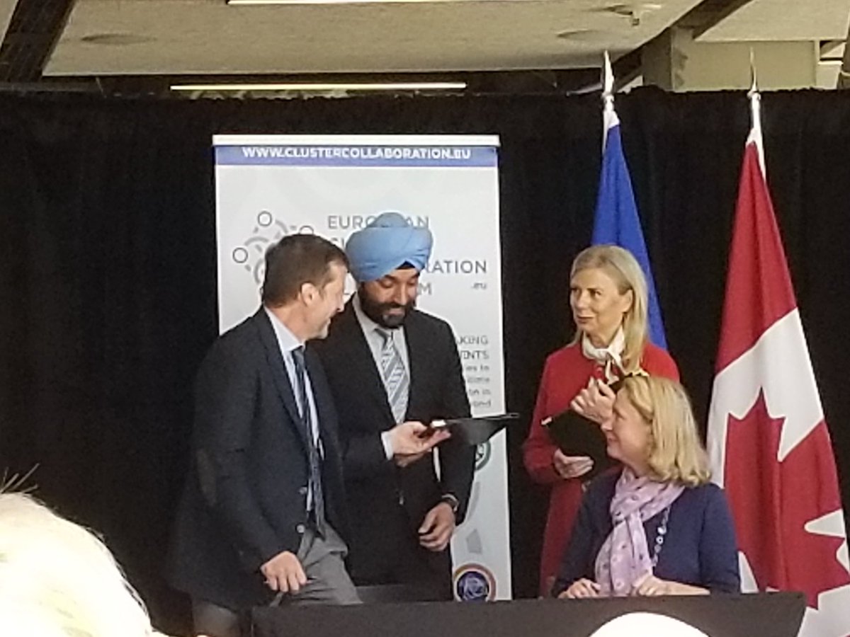 Signing an EU CDN with <a href="/NavdeepSBains/">Navdeep Bains</a> at <a href="/humbercollege/">Humber</a>. Now the collaboration with <a href="/Cdn_Innovation/">Canadian Innovation Space</a> can be accelerated.  <a href="/intelliFLEX_org/">intelliFLEX</a> <a href="/NGen_Canada/">NGen Canada</a>