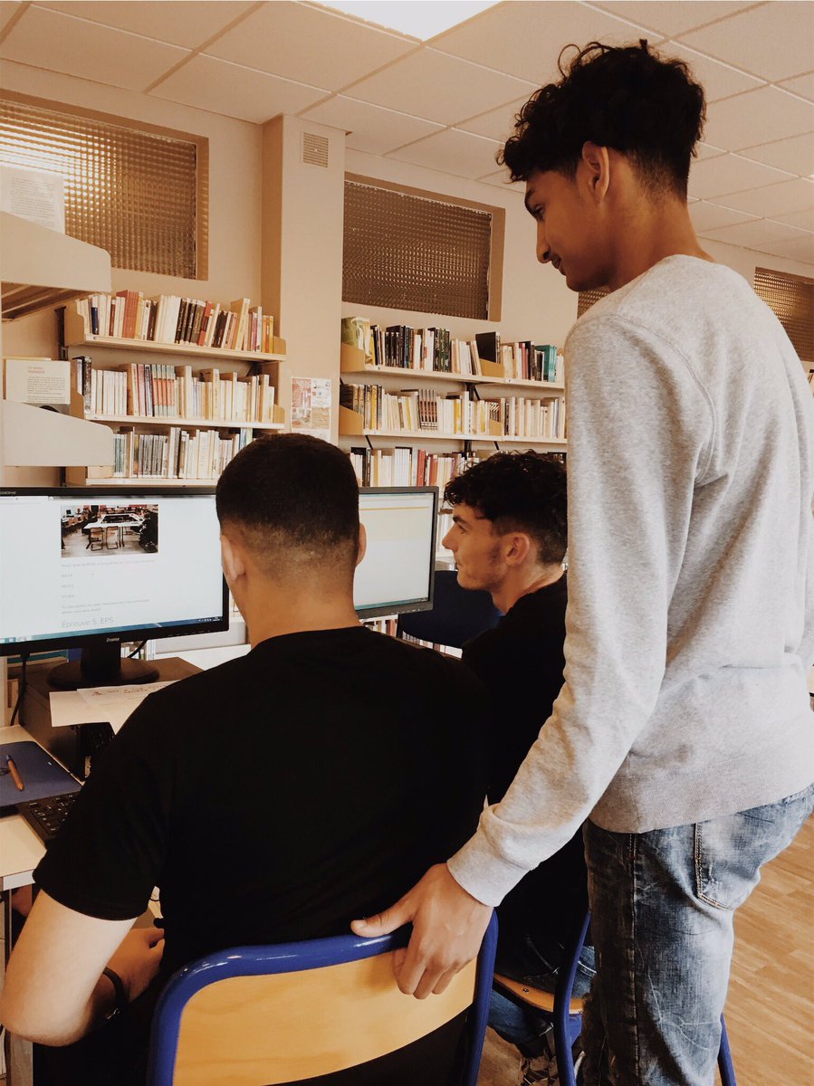 LeJD3_0's tweet photo. ESCAPE GAME ⚠️ Les élèves de la classe du l@b participent aujourd’hui à un Escape Game organisé par les professeurs... 🤵🏻🕵🏼‍♀️
Sourire, réflexion, énigme... dans chaque matières... ➡️ Quel sera le vainqueur ? 
#lycée #escapegame #énigme #trésor #chiffres #lettres https://t.co/cyWYqsS4YS
