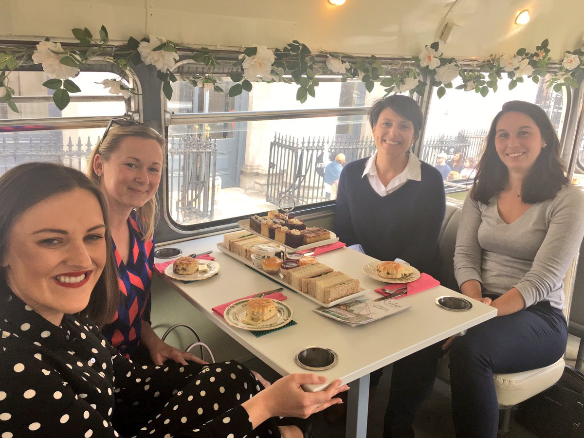 Delighted to be spending the afternoon with <a href="/SITE_YL_Ireland/">SITE YL Ireland</a> In Dublin on @VintageTeaTours #eventprofs #siteunite #sliceofthecity