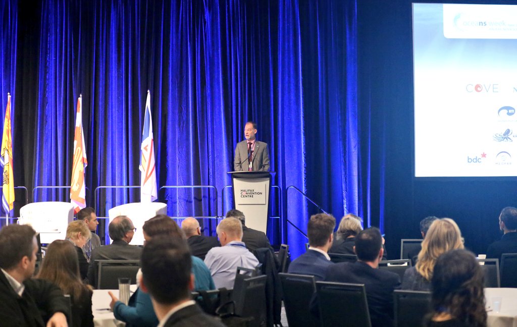 COVE_Ocean's tweet image. It's a great start to the #H20Conference as @OceanTechNS President, Paul Yeatman, welcomes the crowd 🌊 #H2O19 #OceansWeekHFX