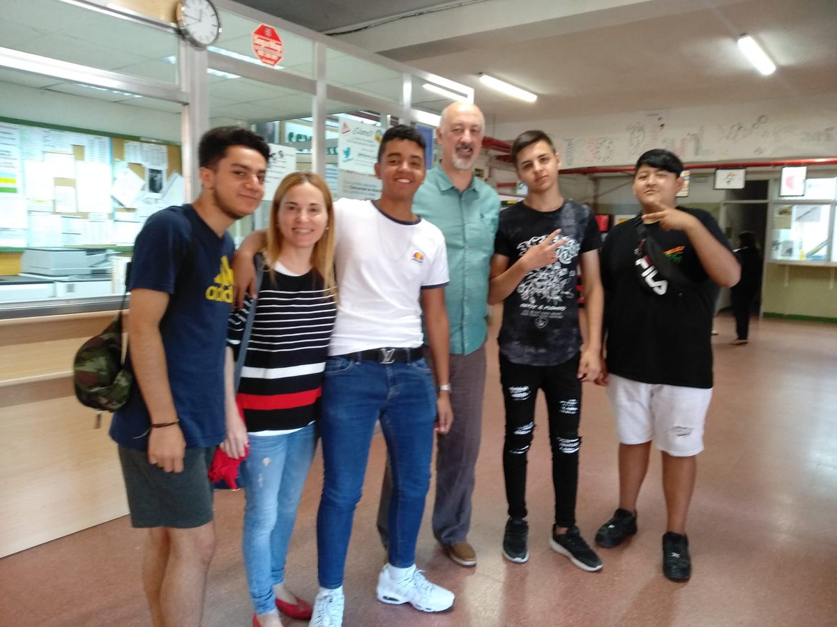 ACEColmenar's tweet photo. Buenas recomendaciones y sensaciones.
Profesores que se muestran sensibles y cercanos a sus alumnos en el @IESSevero_Ochoa de #Alcobendas. Seguimos buscando oferta educativa de #FPB  #comercio, buena opción para algunos de nuestros alumnos.
Gracias, Nacho y Sara. https://t.co/Gj8zMQHOYJ