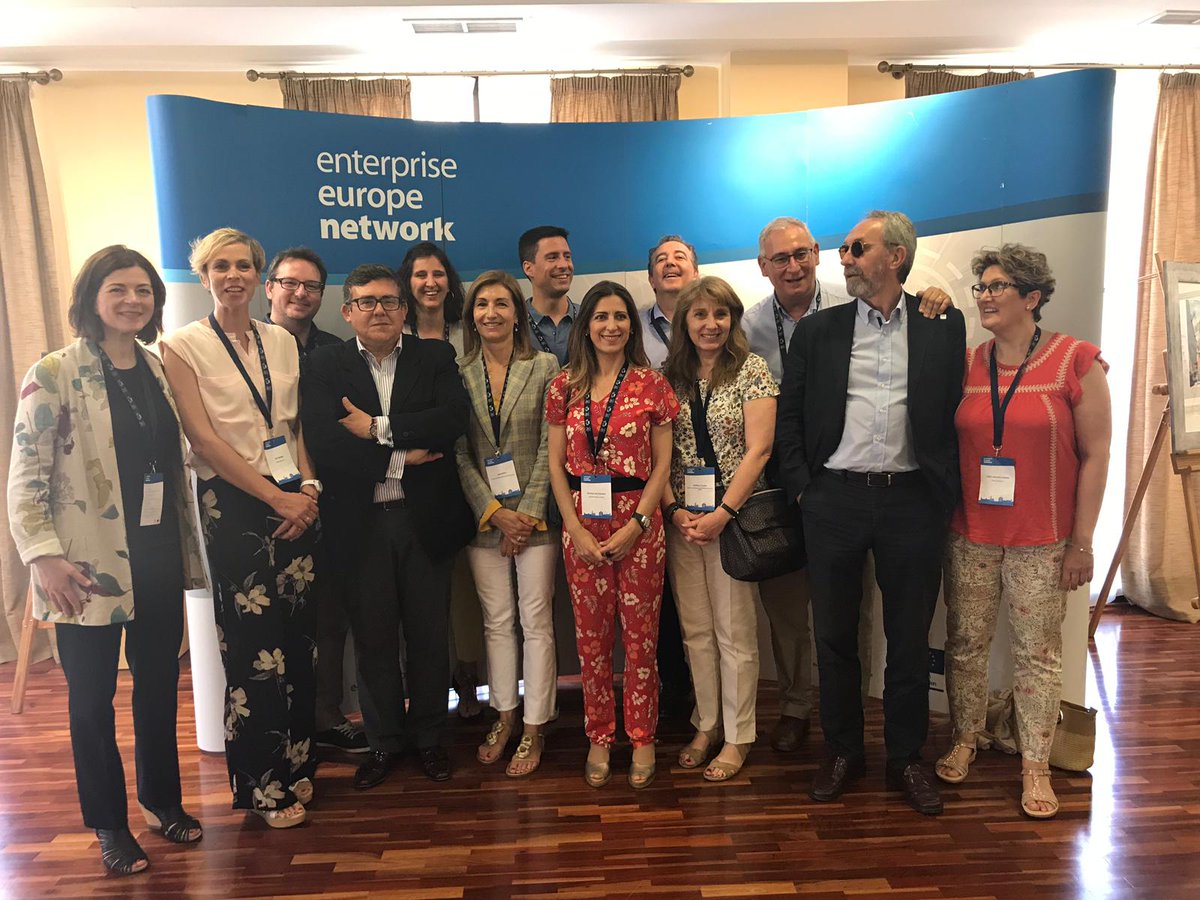 jp_torregrosa's tweet photo. 🔝Gran momento netwoking con los socios de @EEN_spain en #EENmeetingSpain19 💪 juntos hacemos más grande la @EEN_EU para ayudar y apoyar a las #startups y #pymes.. porque #EENCanHelp ‼️‼️ https://t.co/61aDynbUr6