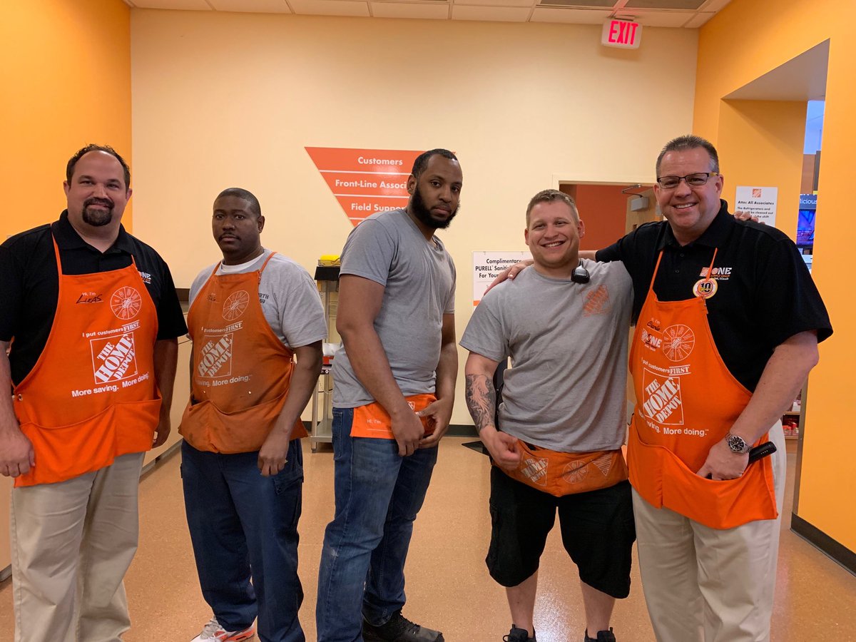 Celebrating  Key 1 golden ticket winners for Associate fun day at six flags ⁦@THDG8OR⁩ ⁦<a href="/SMeyerTHD/">Saige M</a>⁩ ⁦<a href="/Samanth87202164/">Samantha</a>⁩ ⁦<a href="/nickbellmyer86/">Nick Bellmyer</a>⁩