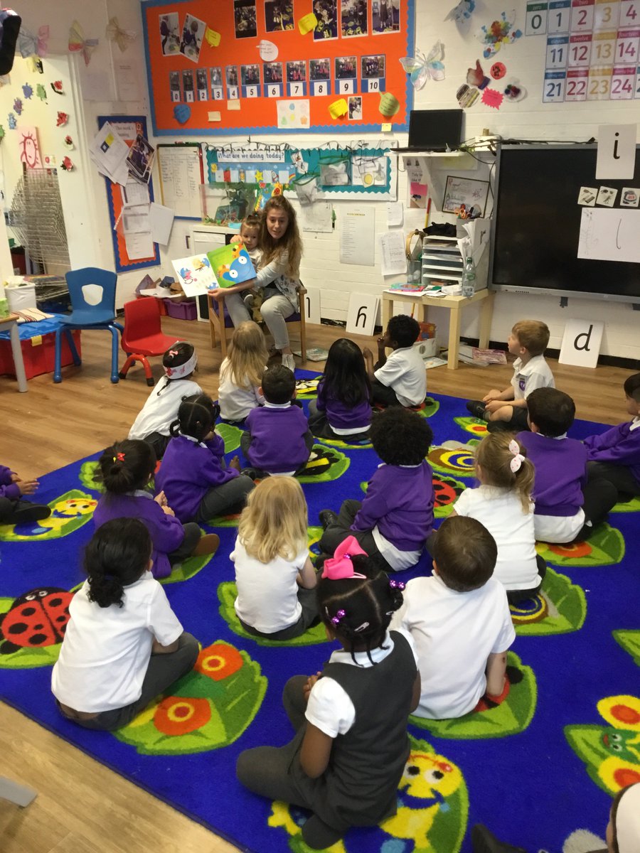 HPA_Philip_Lane's tweet image. Nursery were lucky enough to have Eleyna’s mum Reading a story to our nursery children this afternoon! If you&apos;d like to read to our EYFS children, please speak to the class teacher!
#HPAPLEYFS