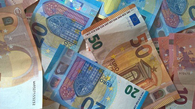 FLasgi's tweet photo. « Italie, vers une nouvelle crise, Salvini a intérêt à de nouvelles élections ! » L’édito de Charles SANNAT 
➡️ #journaliste #politique #eco
https://t.co/wRVhywp5k3 https://t.co/wXitv6SiYP