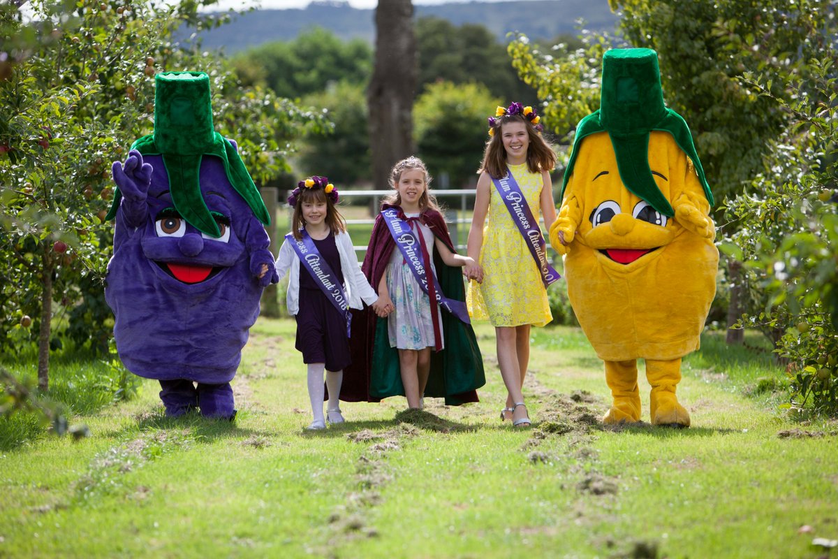 PlumFestival's tweet photo. Do you have what it takes to be our 2019 Plum Princess?
If you are between the ages of 8 and 11 from Pershore or the surrounding area be sure to enter https://t.co/h35xvbmdWK can now download an application form from our website.
https://t.co/wOM4iDHtO7
#plumprincess 
#plum https://t.co/aAT5SLSFYN