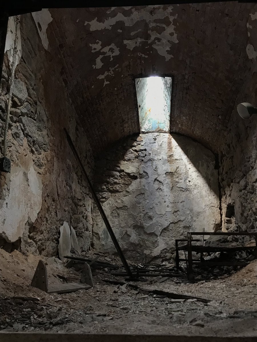mrs_vanvleet_wb's tweet image. First stop for Day 2 - Eastern State Penitentiary #philly #8thgradetrip  @WestBrook_Param