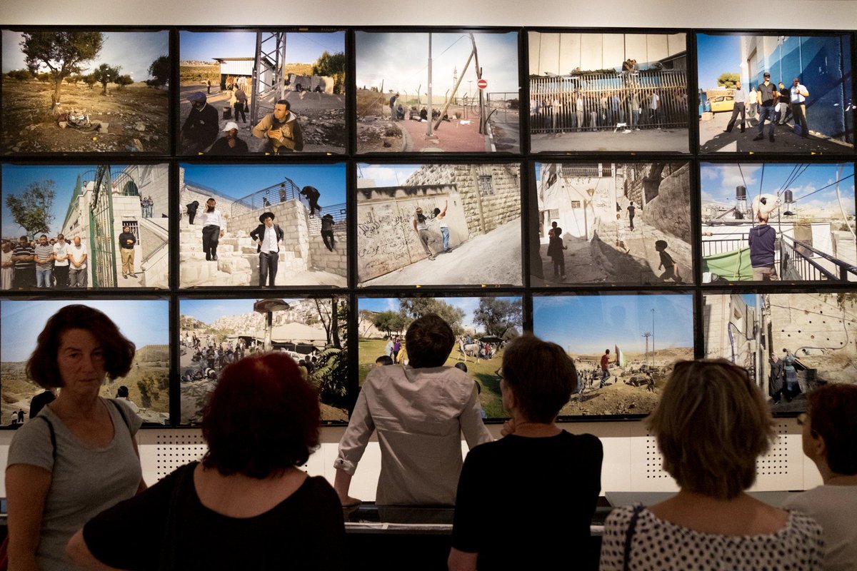 jmberlin's tweet photo. Der Freundeskreis @jmberlin bekam schon gestern eine Führung mit Frédéric Brenner, Fotograf & Initiator des Projekts durch unsere neue Fotoausstellung „This Place“. Heute Abend um 19 Uhr ist Eröffnung mit weiteren Fotografen, wir freuen uns auf viele Gäste! 🥂#ThisPlacePhoto https://t.co/9zRgv4NzTV