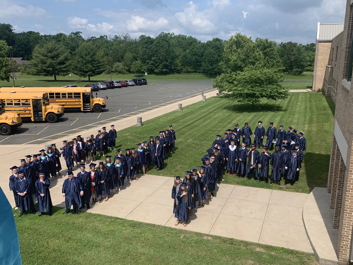 MarlMotruk's tweet photo. 2nd Annual Senior Walk #ourMarlboroughgraduates https://t.co/o9msG2e3VI