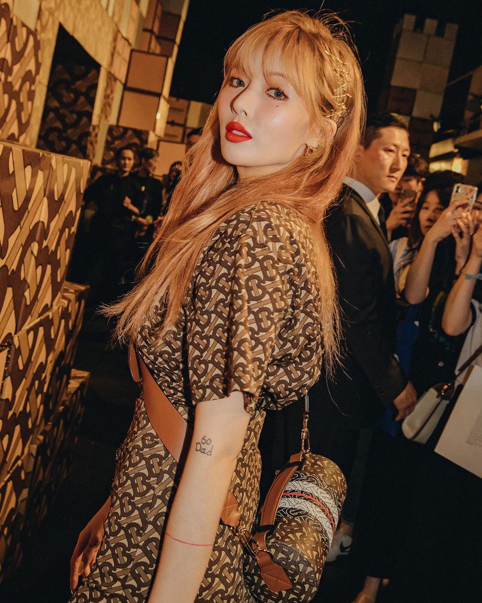 Hyunaforyou's tweet photo. [#FOTO] Atualização no Instagram do fotógrafo jaylim1 com HYUNA durante evento da Thomas Burberry [05.06.19]

Cr; jaylim1;
Tags; #HYUNA; #현아; #QueenHyunADay; https://t.co/BYh3ngG8md