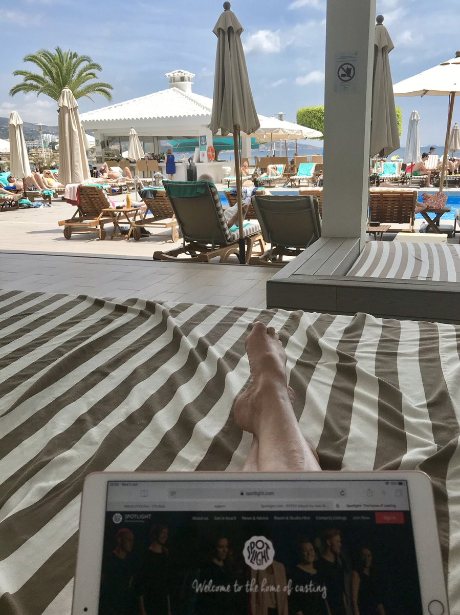 N54Agency's tweet photo. When you’ve no option but to do a quick bit of work on your holiday then a daybed with a beer is the only way to go! ☀️🏖🍻 #SolBeachHouse #Mallorca https://t.co/hsbOkCkezG