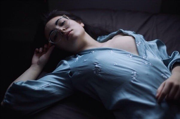 Agathe Auproux seins nue 2019  dattr.com/preview?t=c27d…