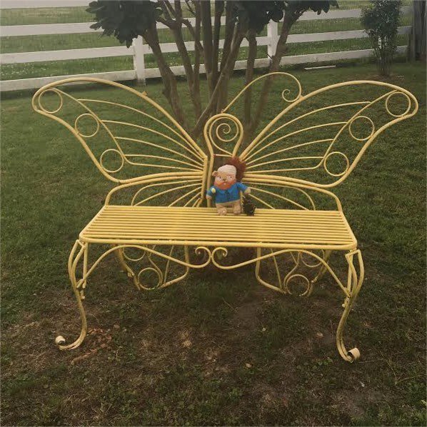 Found a nice spot to rest on this beautiful butterfly bench. Balance and line. bit.ly/2WN4csf
