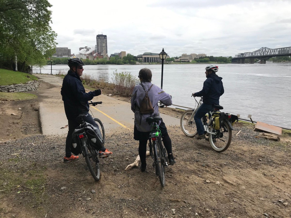 NCC_CCN's tweet photo. Yesterday, our Director of Ontario Urban Lands and Manager responsible for the #CapitalPathway was joined by @BikeOttawa in assessing the state of our pathways in the City’s West End following the #springfloods. #ottbike #ottfloods https://t.co/I3ca3NFgqG