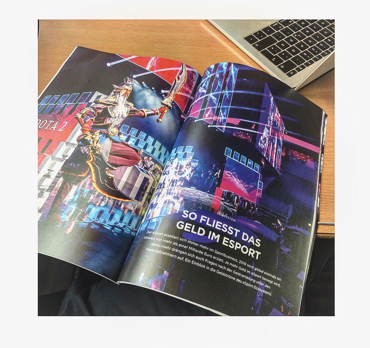 hey_toan's tweet photo. Unser Fave-Cosplayer-Girl in der aktuellen @SPONSORsVerlag ☺️
Inklusive großem #esports Report!
Schöne Grundlagen-Lektüre 💡
#KeepOnGaming
#RiseOn
#PlayFaster
#EZsnackEZlife
#SnipesKnows
#VaMouz
#RunSK
#AusLiebeZumSport
#Weareallgamers /w @JungvMattsports https://t.co/rE09hIYN7H