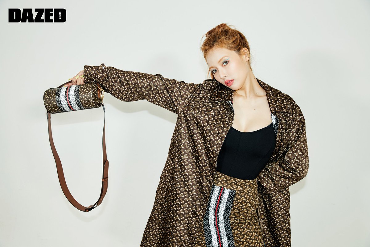Hyunaforyou's tweet photo. [#FOTO] HYUNA x Thomas Burberry Monogram em ensaio fotográfico para a edição de junho da DAZED Korea Magazine [06.06.19]

Cr; dazedkorea;
Tags; #HYUNA; #현아; #QueenHyunADay; https://t.co/XnxSXxDS6e