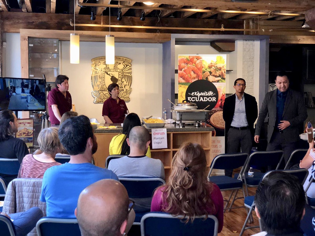 JLCabas's tweet photo. La gastronomía ecuatoriana se ve enriquecida por las diferentes regiones naturales que forman el país, nuestros cuatro mundos! Gracias por la invitación @UNAMChicago. Agradecimiento especial para los amigos de #LaPeñaRestaurante 👏🏻👏🏻👏🏻👏🏻👏🏻. #EcuadorInChicago https://t.co/TOHBUwRsI4