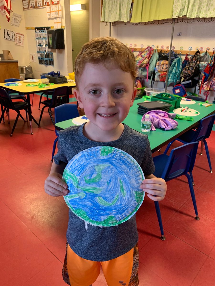 MissBauer9's tweet image. Creating our own globes! 🌎🌍🌏#mineolaproud #meonthemap