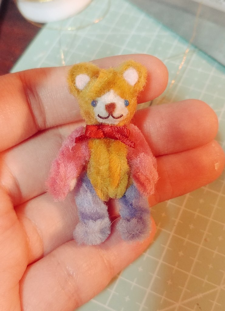 무대 준비 중인 곰돌이씨