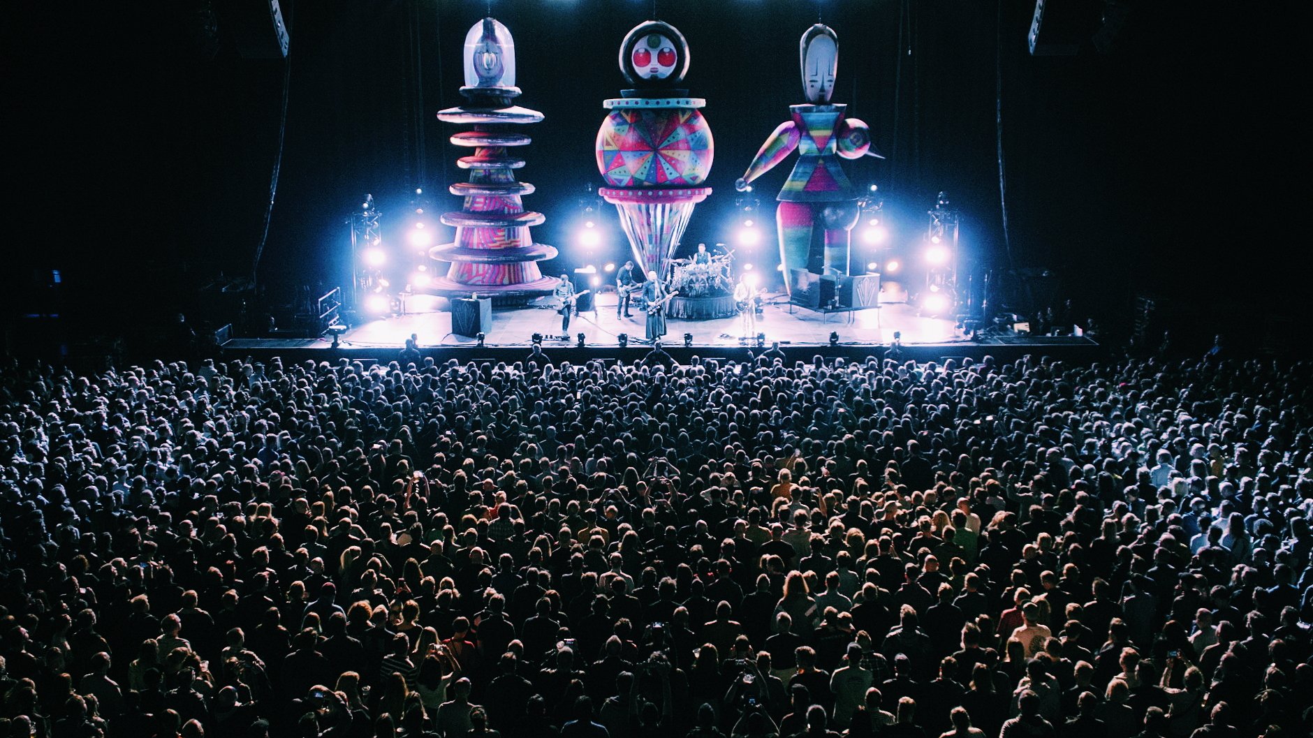 Gepolijst Ontoegankelijk Buurt Live Nation Belgium on Twitter: "The Smashing Pumpkins' ongoing tour is  looking incredible! Can't wait to welcome the reunited line-up in Antwerp  next Monday. 🤘 📅 Lotto Arena, Antwerp - 10 June