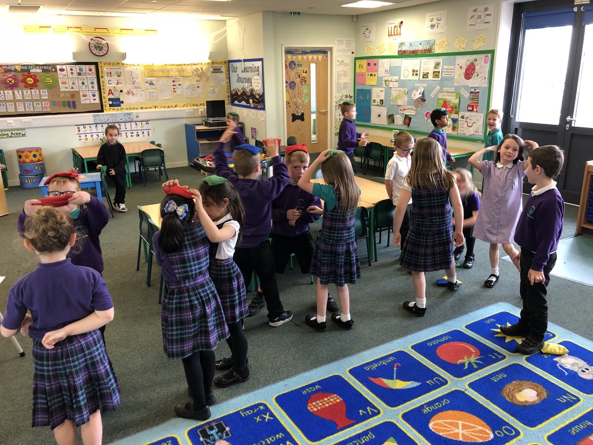 kps_MrsMont's tweet photo. We worked well together to beat the Snowman in our health and wellbeing lesson. We are doing a lot of work to ensure that on lead up to p2 we treat everyone with respect and help each other. P1M display our school values on a daily basis 👫🙂 https://t.co/CA9m1KEP1n