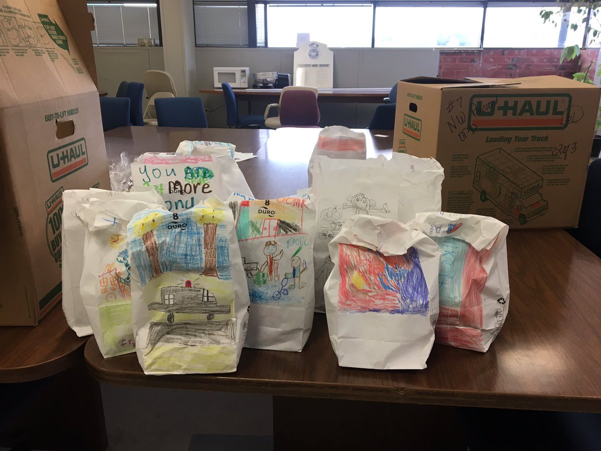 Thanks to the <a href="/FRFOmaha/">First Responders FDN</a> for bringing lunch to all of our officers! We appreciate all the support. #OPD