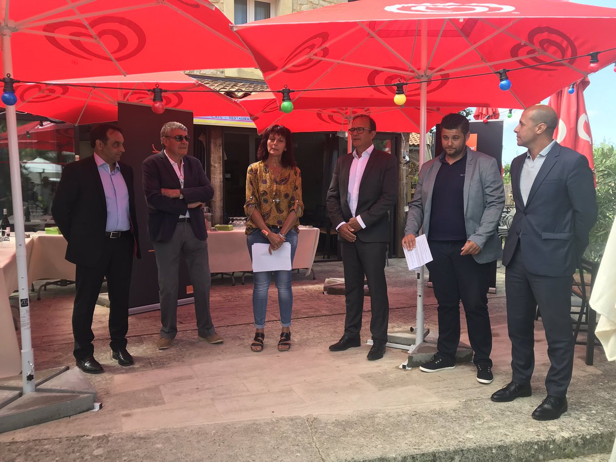 SmailOutahar's tweet photo. ✔️ Inauguration ce matin à #Suzette des travaux pour le déploiement de la #fibre optique #FTTH @OrangePACA en présence de Madame Le Maire, du Président de @LaCoVe84 et du Vice-président en charge du #Numérique au #CD84 https://t.co/JaNGGf1pXU