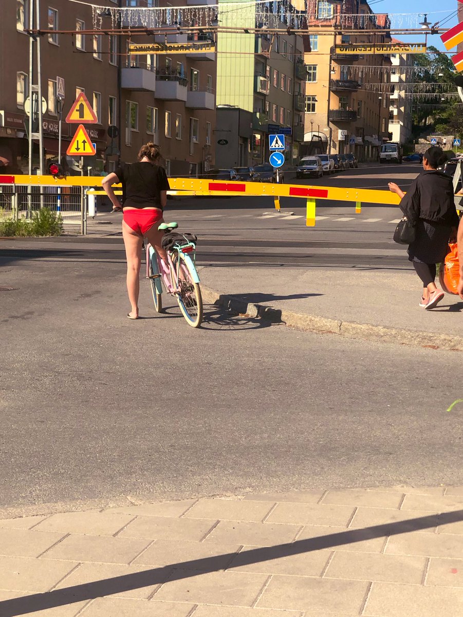 rosislawa's tweet photo. You know summer has arrived in Stockholm when this happens. #nationaldagen https://t.co/dA3VbdpX7a