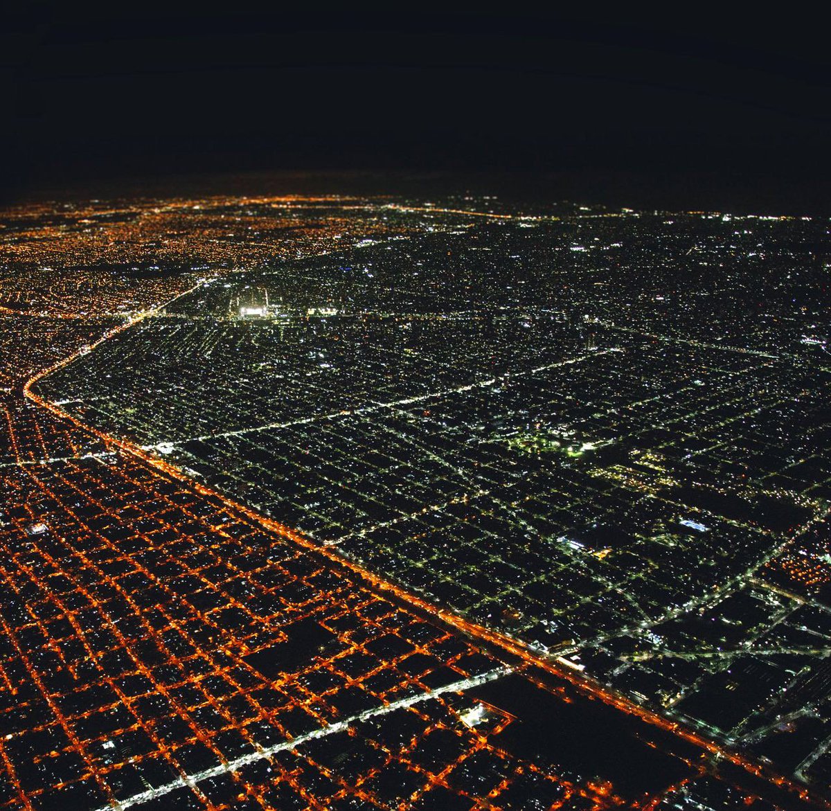 gerardosinis's tweet photo. Compromiso asumido, compromiso cumplido. Desde ayer, la Ciudad se convirtió en la primera capital de América Latina con luces 100% LED. Esta transformación comenzó hace 12 años y hoy somos una Ciudad sustentable, que cuida sus recursos naturales pensando en el futuro. https://t.co/8ZGZyE0G91