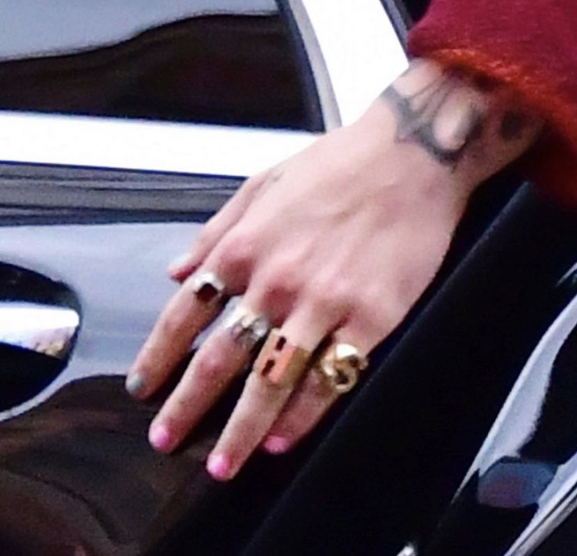 harry's hands (@hesnhands) on Twitter photo 