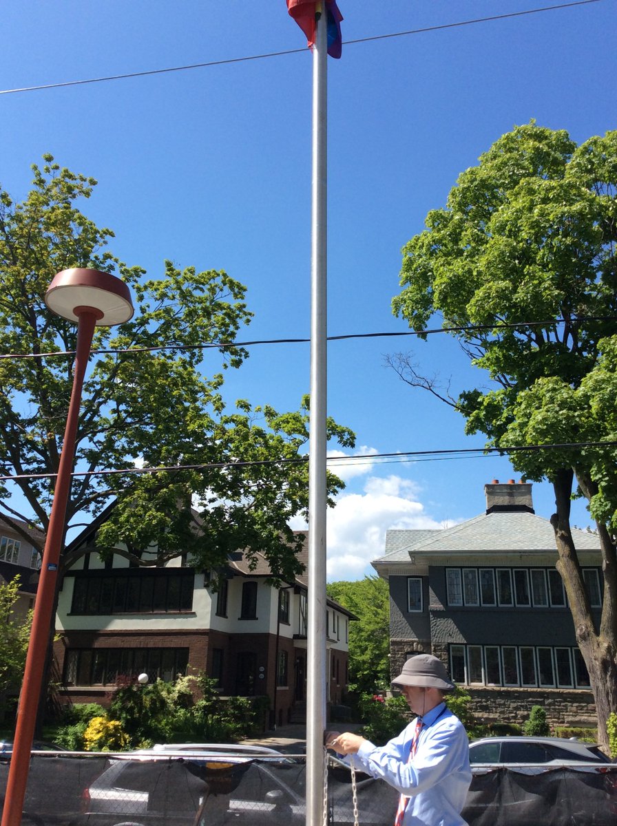 MrvanHoeijen's tweet photo. 🏳️‍🌈Third year that @whitneyTDSB has raised the LGBT pride flag. We are on the road to learn to celebrate diversity and to celebrate our LGBT+ community at Whitney. @gbvpoffice_TDSB @tdsb #PrideTDSB #PrideMonth https://t.co/JBr1R83slm