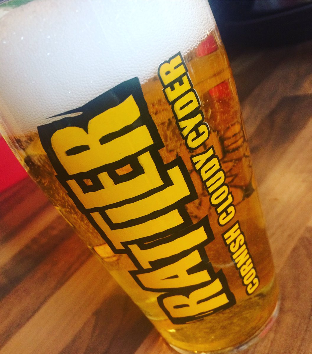 CJAggett's tweet photo. When your on holiday and you’ve just done your first acupuncture ever ! Why not chill with a cider 😁🍺. #cider #acupuncture #health #fitness #iphone #maesgwyntherapies #cornish #rattler #healys https://t.co/pbJwSishvK