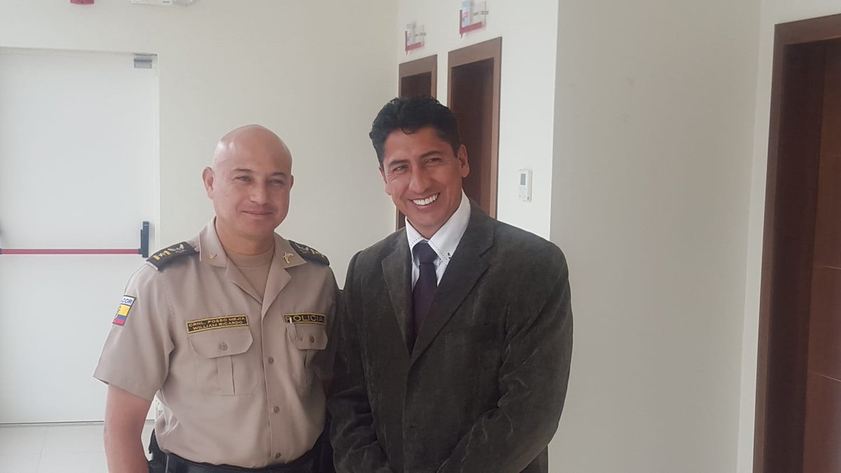 Nuestro alcalde da la bienvenida al Coronel Willian Pozo Mejía, quien estará al frente de la subzona de Policía de Morona Santiago

Coronel Willian Pozo, Comandante Provincial de Policía en Morona Santiago. Le deseamos el mejor de los éxitos en nuestra provincia.