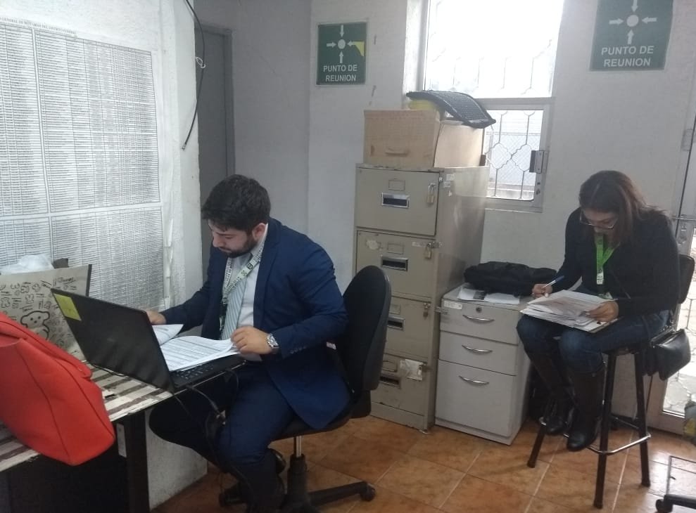 De manera conjunta, personal de #VigilanciaMóvil y <a href="/CDMXConsejeria/">ConsejeríaCDMX</a> supervisaron la operatividad del área de atención ciudadana y control del gestión, en el Archivo General de Notarías de la Ciudad de México.