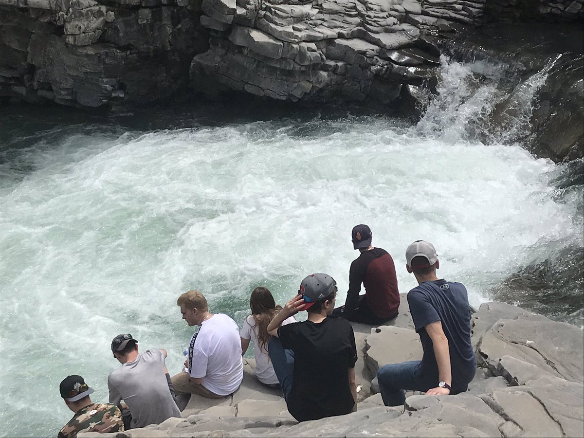 hwgowild's tweet photo. A super day of hiking at Indian Oils with the PE 20/30 class and Mr Vosman! Finished with some chill time at Sheep River Falls. https://t.co/MOsWkU7sXO