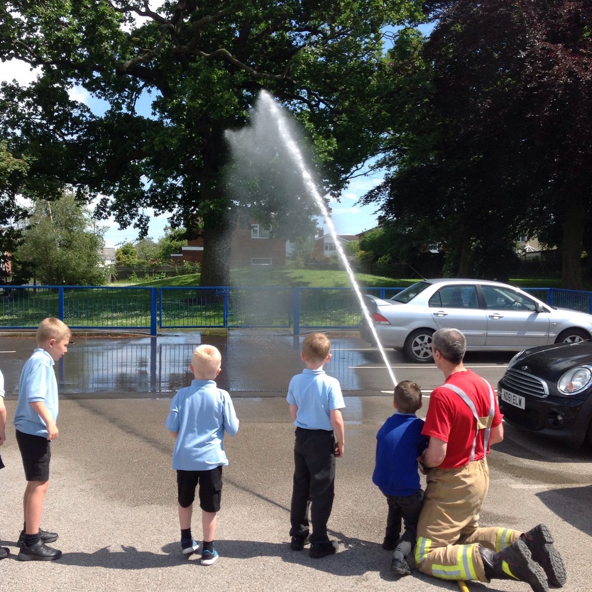 TarvinPrimary's tweet photo. We had so much fun! #buddingfirefighters #reallifelearning https://t.co/XPFHrXLjPk