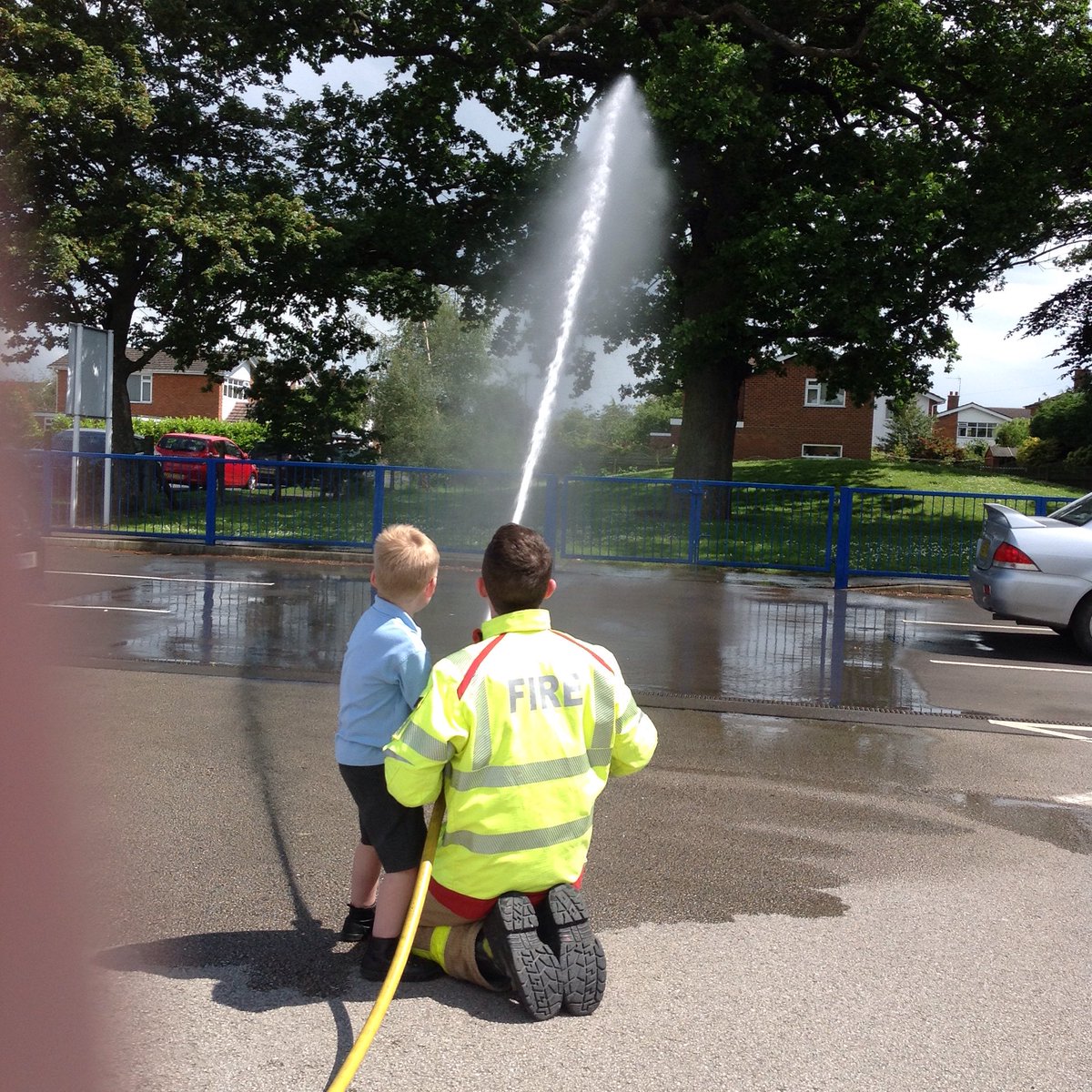 TarvinPrimary's tweet photo. We had so much fun! #buddingfirefighters #reallifelearning https://t.co/XPFHrXLjPk