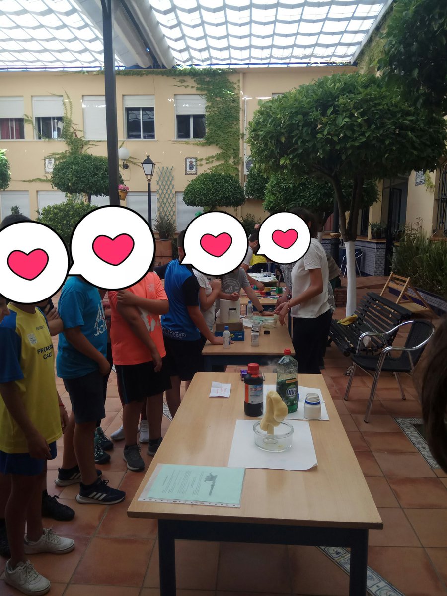 isamvr's tweet photo. Primer día de nuestra feria de la ciencia en @IES_LosRemedios , extracción del ADN del tomate, control de alcoholemia, pasta de dientes para elefantes..... gracias a mis compis @javiergarbedo @MerloCano @isagondel y al departamento de mates #ciencia https://t.co/bXRZ9JRRqk