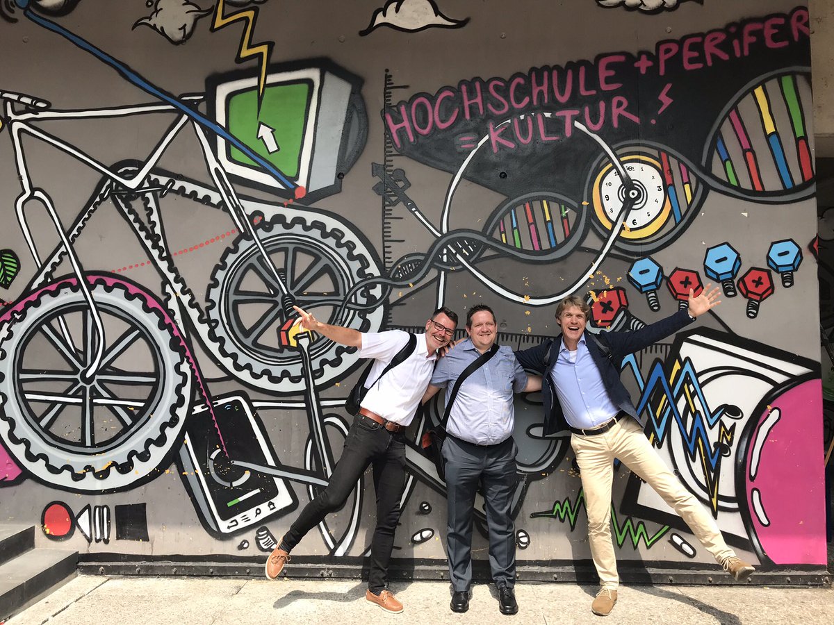 dietrichklein's tweet image. „Back to the University“ with my friend @rfuend to rumble with #VisionMatching envisioning the digital future for Education and Science all day long with our dear customers leadership. Thanks to @StefanSchmugge and @bertiestrong for your vision of a smarter Presales.