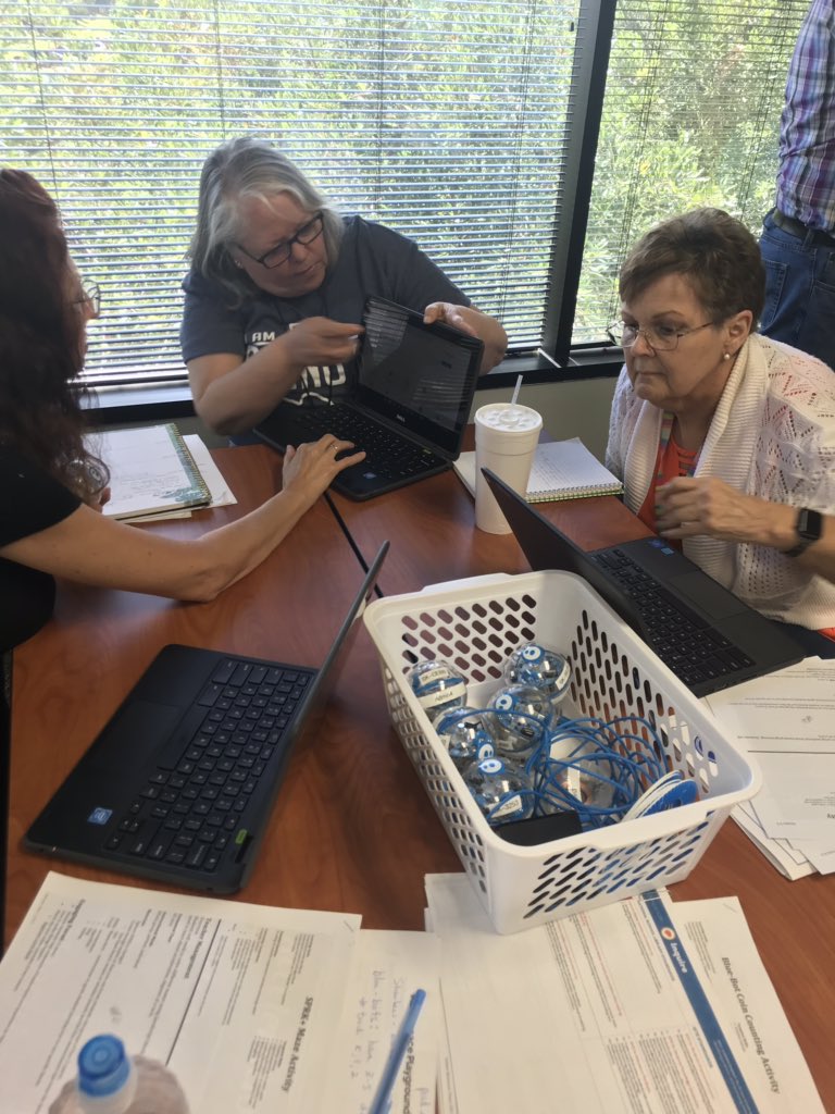 pisdetsi's tweet photo. Computer Science Specialist, @dan_blier, makes curricular connections with BlueBots & SPRK+ and #coding for our librarians. @SpheroEdu #etsiLIB #pisdetsi #pisdlearns https://t.co/9WMh0sLpnX
