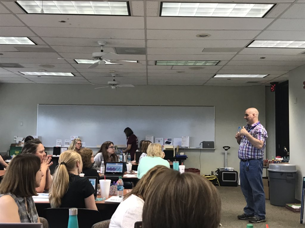 pisdetsi's tweet photo. Computer Science Specialist, @dan_blier, makes curricular connections with BlueBots & SPRK+ and #coding for our librarians. @SpheroEdu #etsiLIB #pisdetsi #pisdlearns https://t.co/9WMh0sLpnX