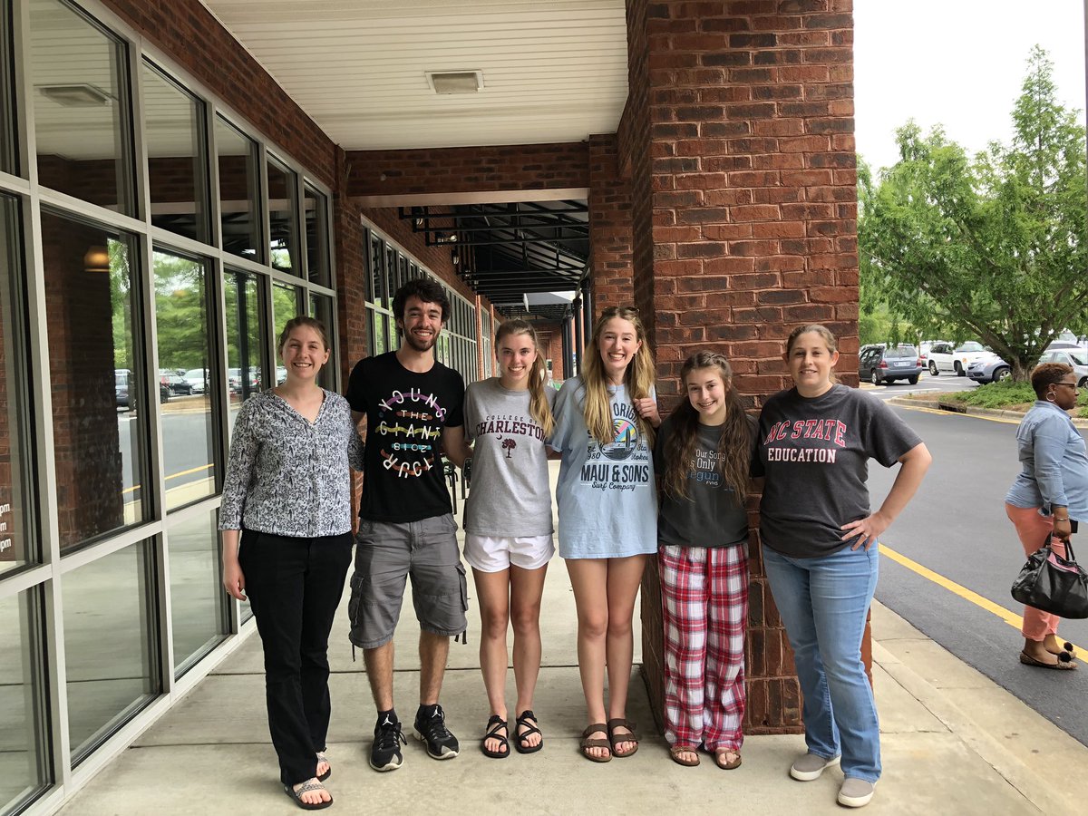 FvhsNhs's tweet photo. We had the best time today celebrating the 2018-2019 year of nhs, and we’re excited for the year to come! Here’s to our hardworking advisors and officers! ❤️ https://t.co/lRphxiwoL1