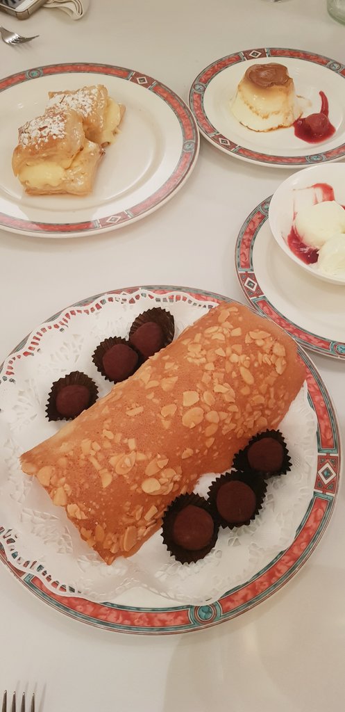 🌸 #Cena increíble en el <a href="/RestauranteOxs/">Restaurante Ox's</a> 🌸

🍽 Salmorejo de temporada, ensaladilla rusa, #espárragos blancos, tartar de salmón, #chuletón de la casa. Y de postre: Pantxineta, helado de queso, flan de #queso, teja de #almendras y trufas, goxua. 🥰

¡Recomendadisimo! ❤ #gastro