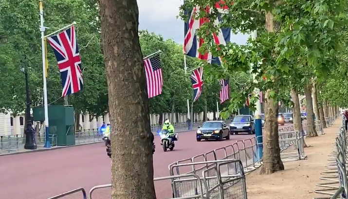 @rpdandy @GeeGeeAkili @realDonaldTrump Will there be a 'HUGE' crowd on the 4th too?  🤣
#UKvisit