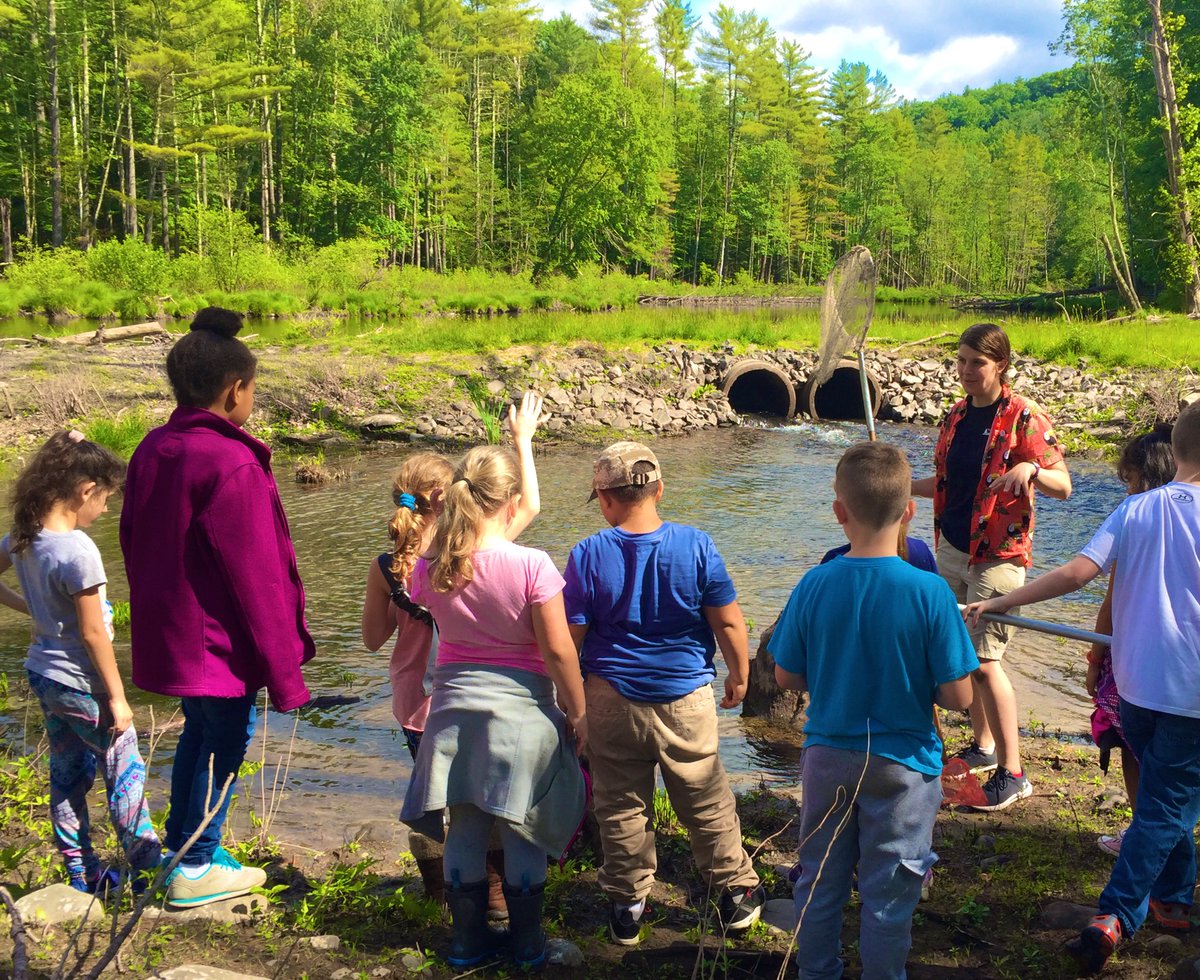JennyTinelli's tweet photo. We had a great time on our field trip today to @TheAshokanCtr! We learned about water ecology and explored the living environment around us #tvbears #inspiresuccesstogether #fieldtrip https://t.co/sYHnusySNn