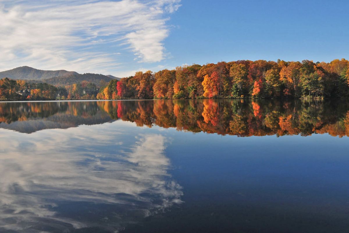 RetirementNet's tweet image. Biltmore Lake, a community located near Asheville, North Carolina is a picturesque water front development nestled in the mountains of Western North Carolina. Click here to see our beautiful listings! debbuchananretirenet55.com/north-carolina…
#ashevillerealestate #biltmore #mountainliving #nc